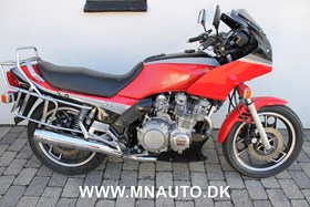 XJ 900